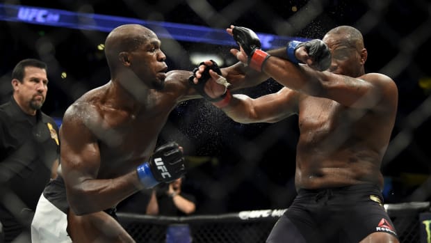 jon-jones-dan-cormier-ufc-214.jpg
